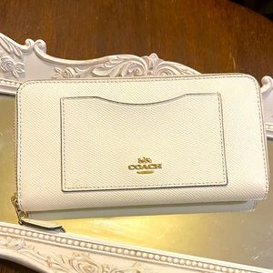 Coach Accordion White Refined Pebble Leather Zip Around Wallet